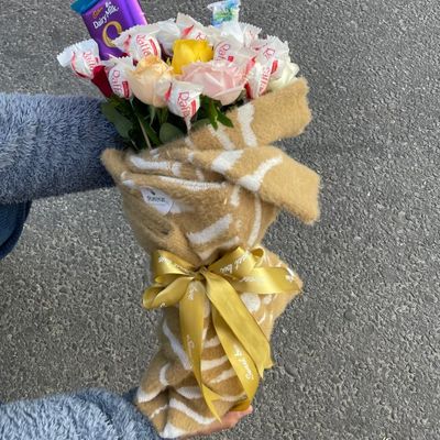 The Cozy Indulgence – Premium Mixed Roses & Chocolate Sweater Bouquet
