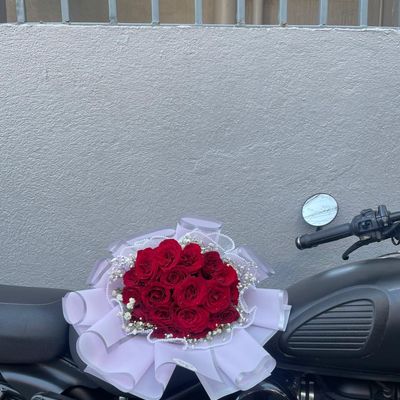 The Crimson Romance – 35 Premium Red Rose Signature Bouquet