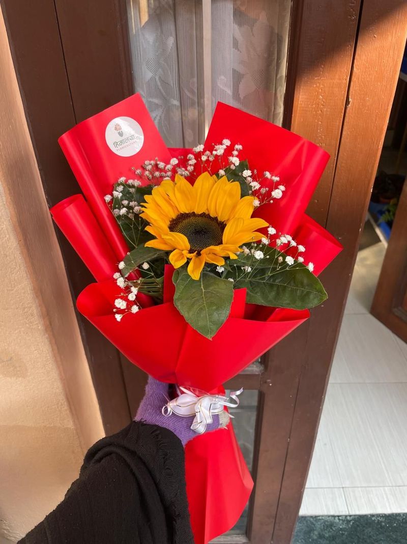 The Solo Sol – 1 Stem Sunflower Minimalist Bouquet