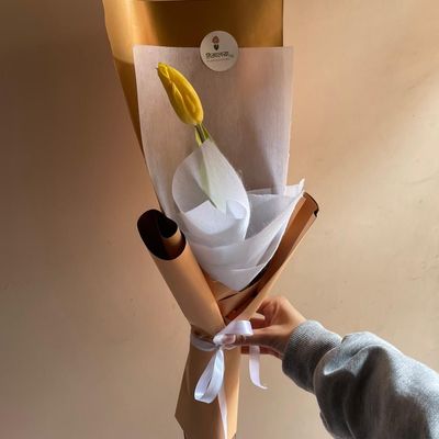 The Pocket Sunshine – 1 Stem Yellow Tulip Minimalist Bouquet