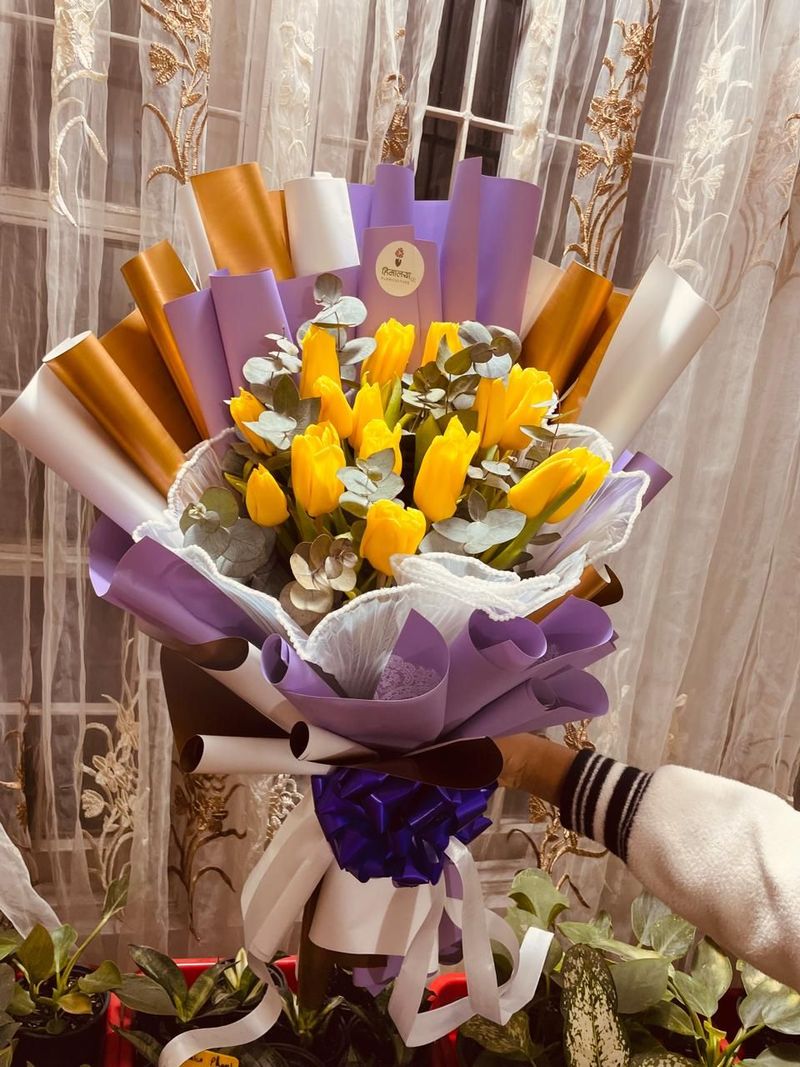 Dutch Grace – 15 Premium Tulip Modern Aesthetic Bouquet