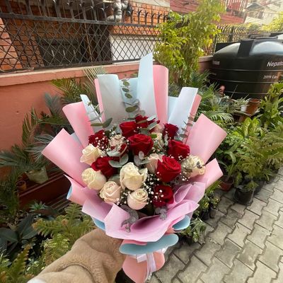 The Crimson & Cream – 20 Premium Red & White Rose Elegance Bouquet