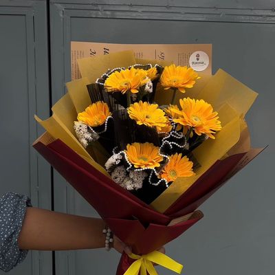 The Sunshine Pearl Bouquet – 8 Premium Yellow Gerberas