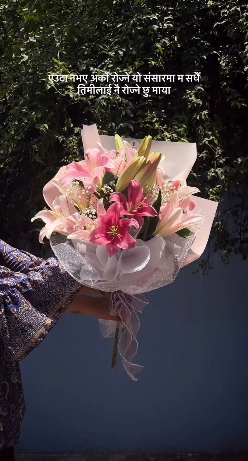 The Starlight Serenade – 6 Stem Premium Lily Bouquet