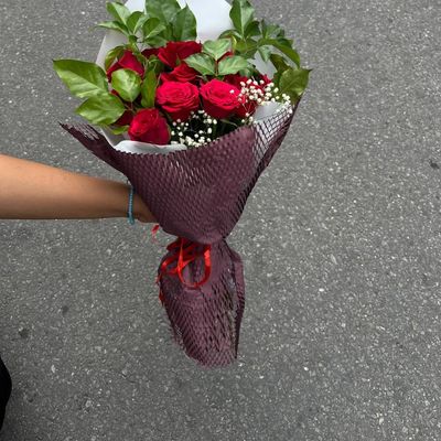 classic-romance-15-stem-red-rose-bouquet