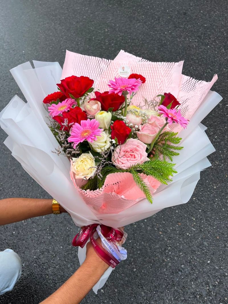 20 Stems of Love and Beauty Bouquet