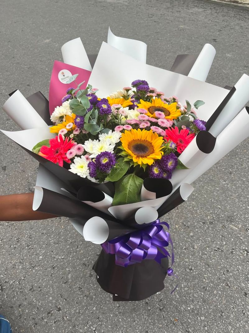 Vibrant Daisy & Sunflower Bouquet