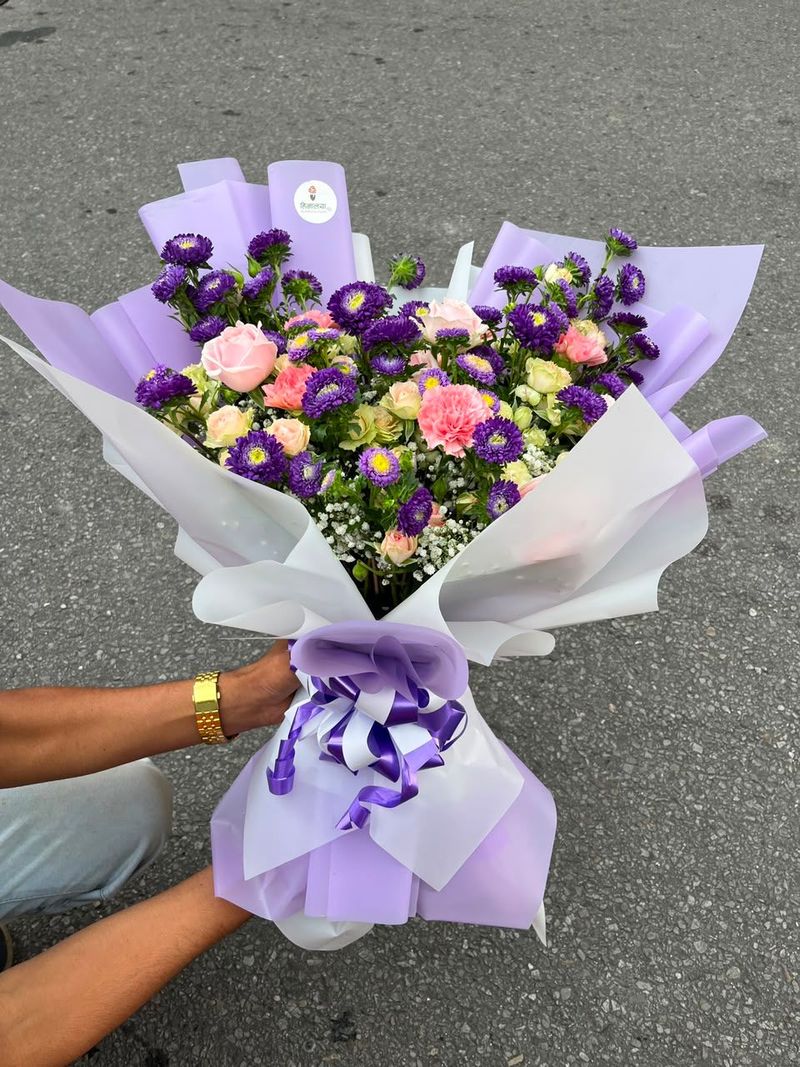 25 Stem Luxury Mixed Flower Bouquet