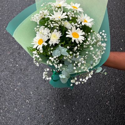 White Daisy Charm Bouquet