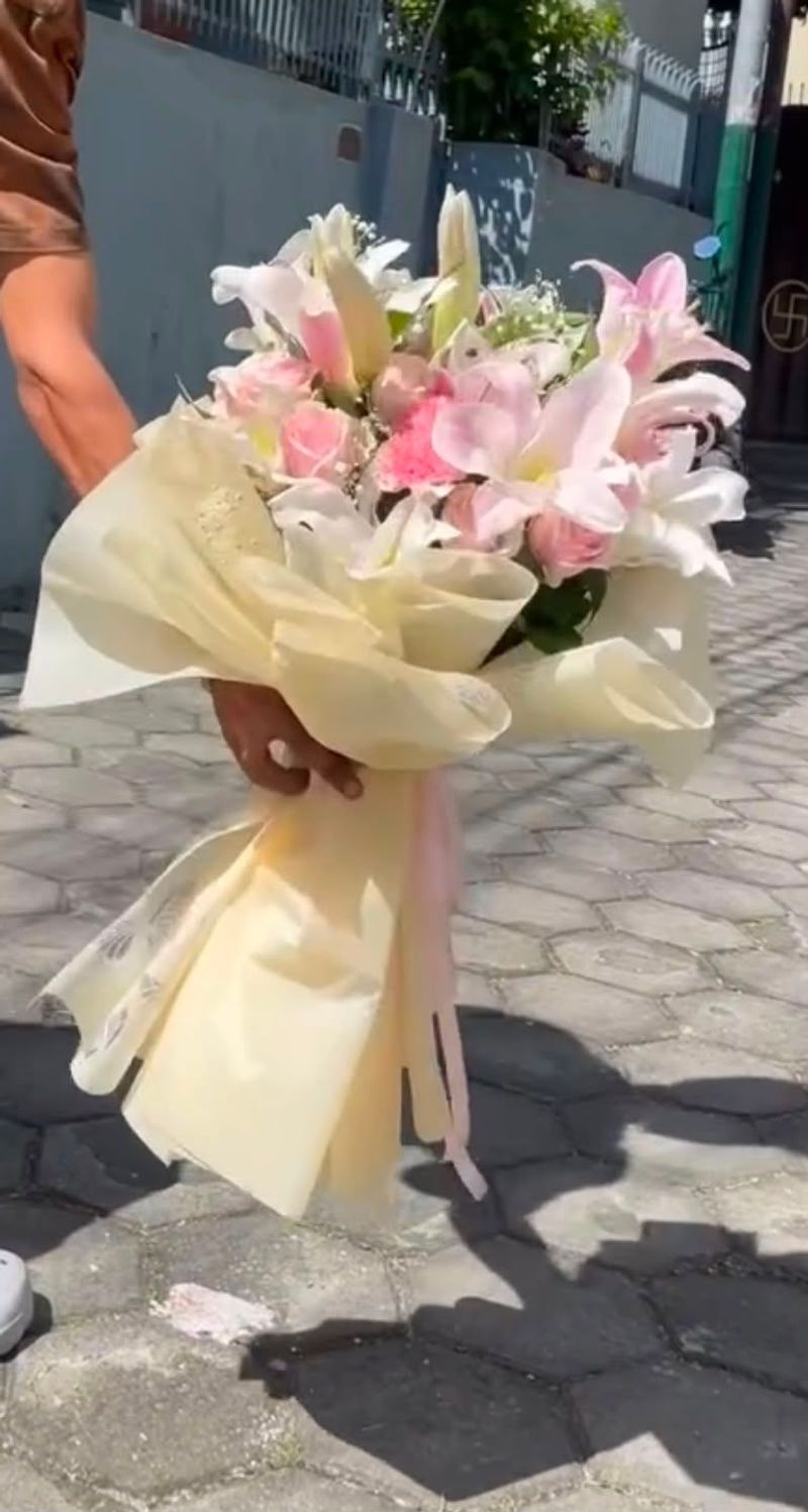 Lily Pink Rose Bouquet