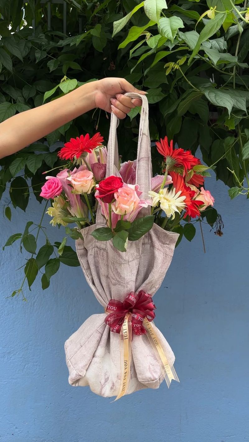 25 Stem Mixed Bloom Tote Bouquet