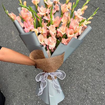 10-Stem Gladiolus Bouquet