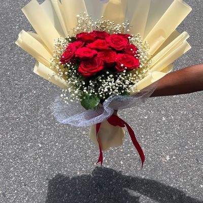 Love in Bloom – 15 Red Roses Bouquet