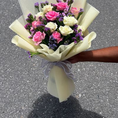 12-Stem Pink & White Rose Bouquet with Statice