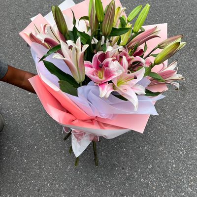 7-Stem Lily Arrangement