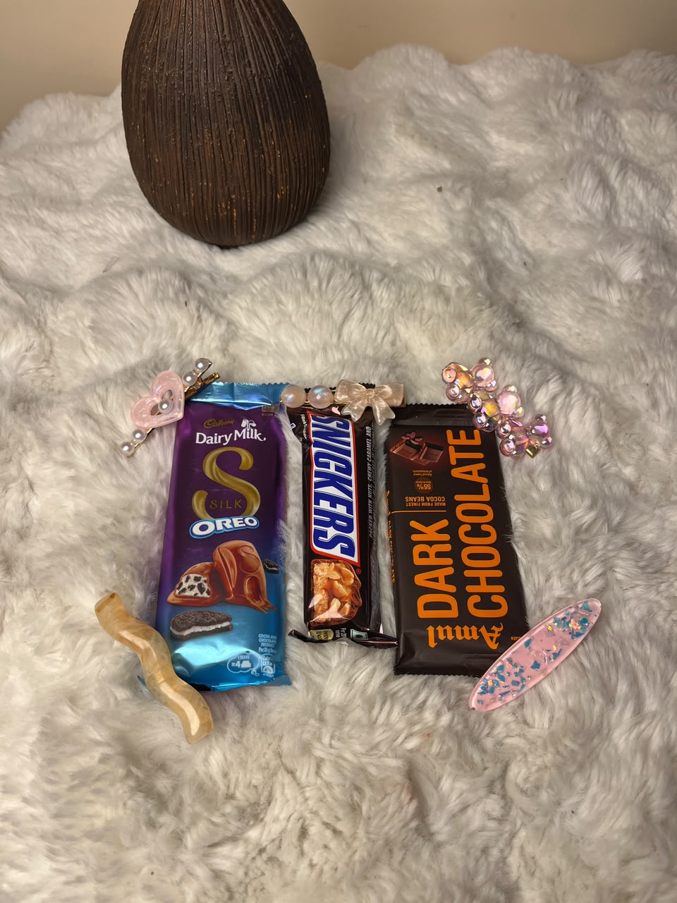 Girlfriend's Day Treat & Beauty Combo Chocolate flavors, packaging, and hair clip designs may vary slightly based on availability while maintaining the same quality and overall gifting appeal.