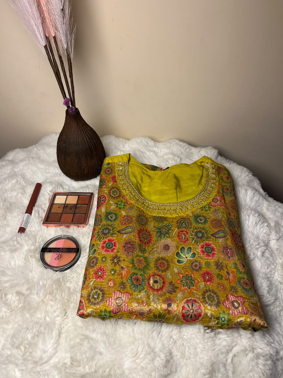 Kurta, Lipstick & Makeup Glam Combo The kurta design, color, size, and makeup shades may vary based on availability while maintaining the same quality and overall gifting experience.