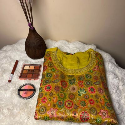Kurta, Lipstick & Makeup Glam Combo