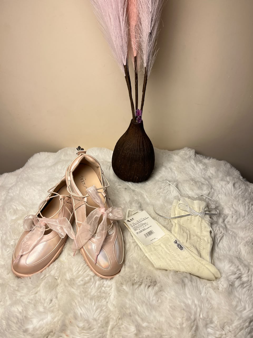 Sweet Style Gift Combo for Her Please mention the required shoe size while placing your order. Ballet shoe design, color, size availability, and sock style may vary based on availability while maintaining the same quality and overall gifting appeal.