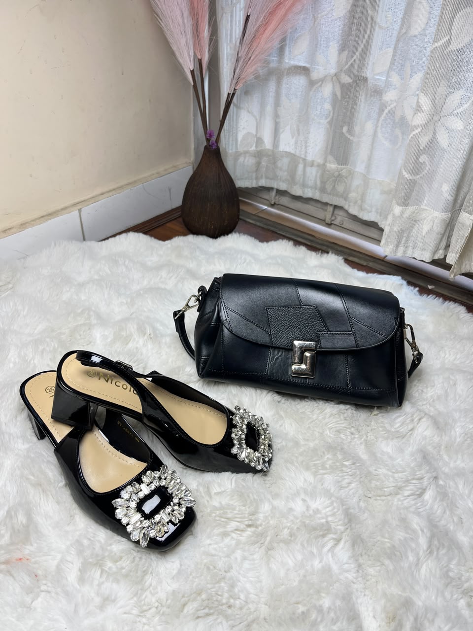 Chic Black Bag & Footwear The bag design, sandal style, color, and size availability may vary based on availability while maintaining the same quality and overall gifting appeal. Please mention the required sandal size while placing your order.