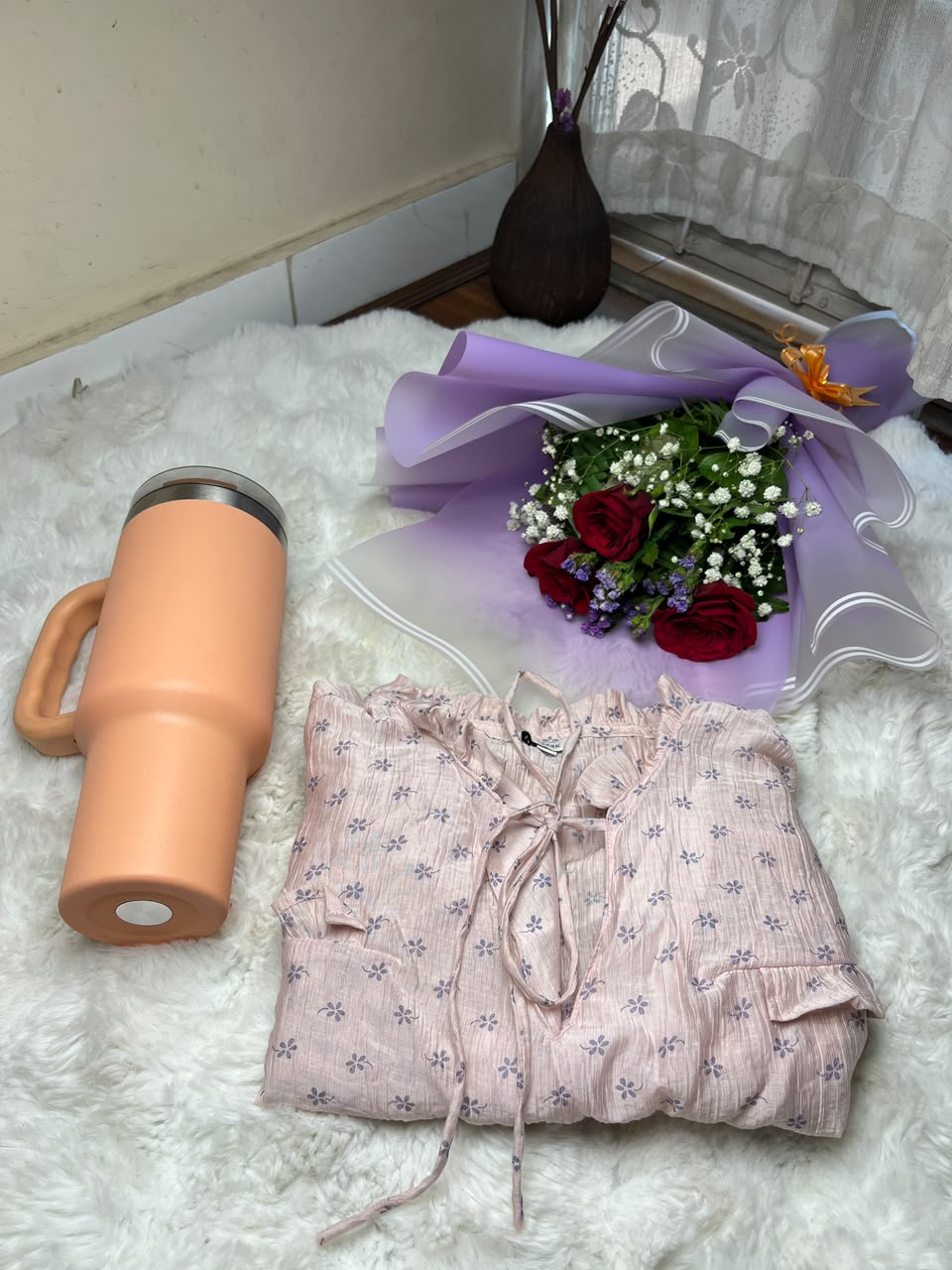 Cute Tumbler with Top & Bouquet Surprise The top design, color, size, tumbler style, and bouquet arrangement may vary based on availability while maintaining the same quality and gifting appeal. Please mention the required top size while placing your order.