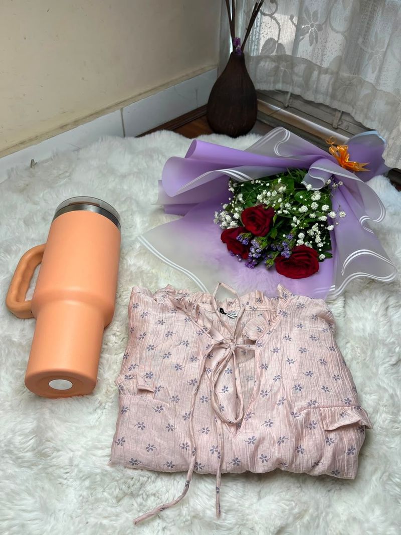 Cute Tumbler with Top & Bouquet Surprise