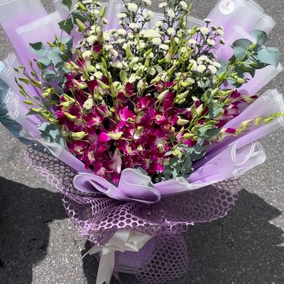 20-Stem Orchid & Daisy Bouquet