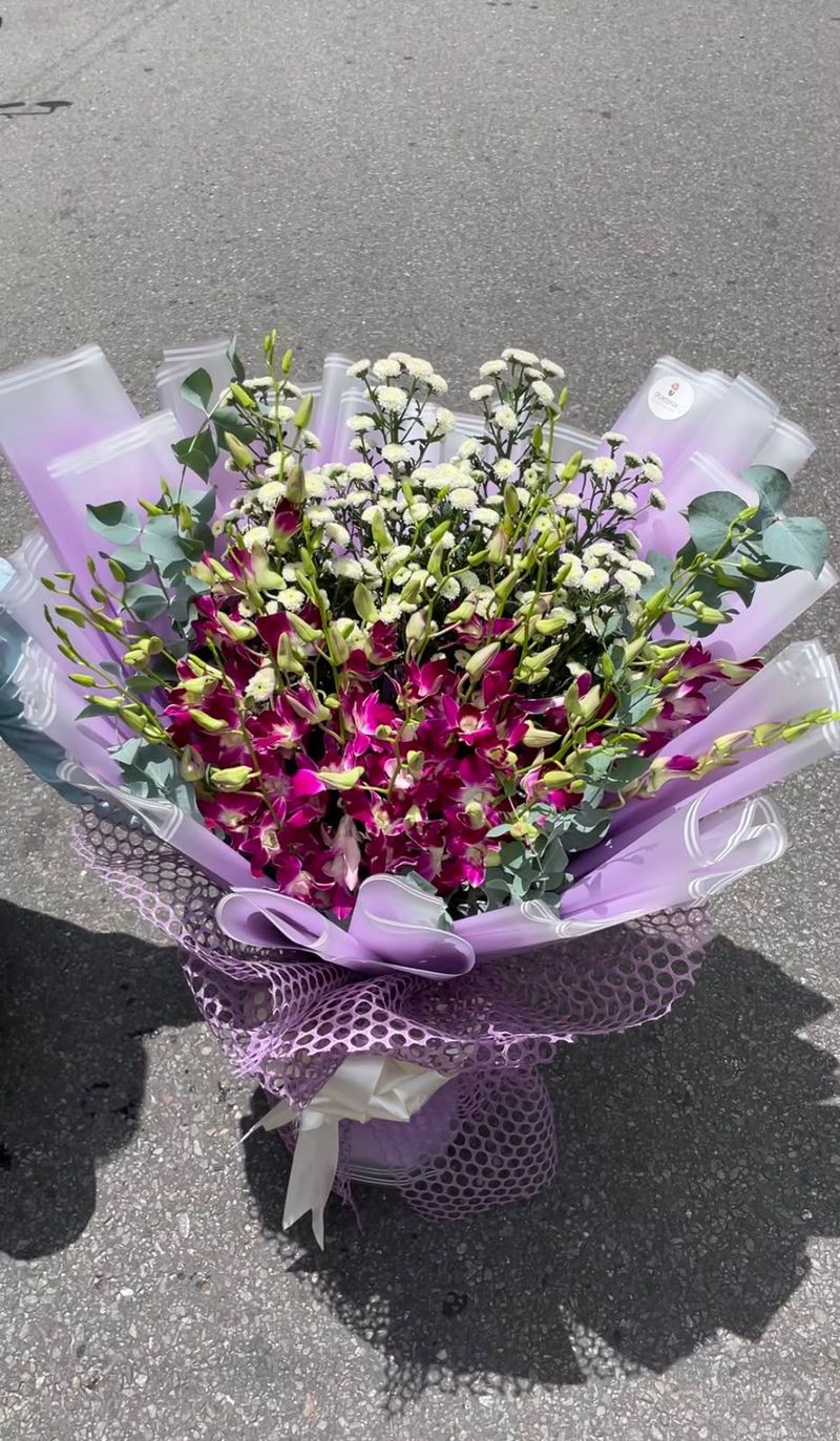 20-Stem Orchid & Daisy Bouquet