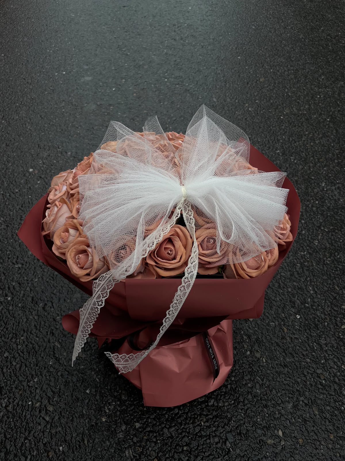 50 Artificial Brown Roses Bouquet This bouquet is made with artificial flowers and is intended for decorative purposes only.