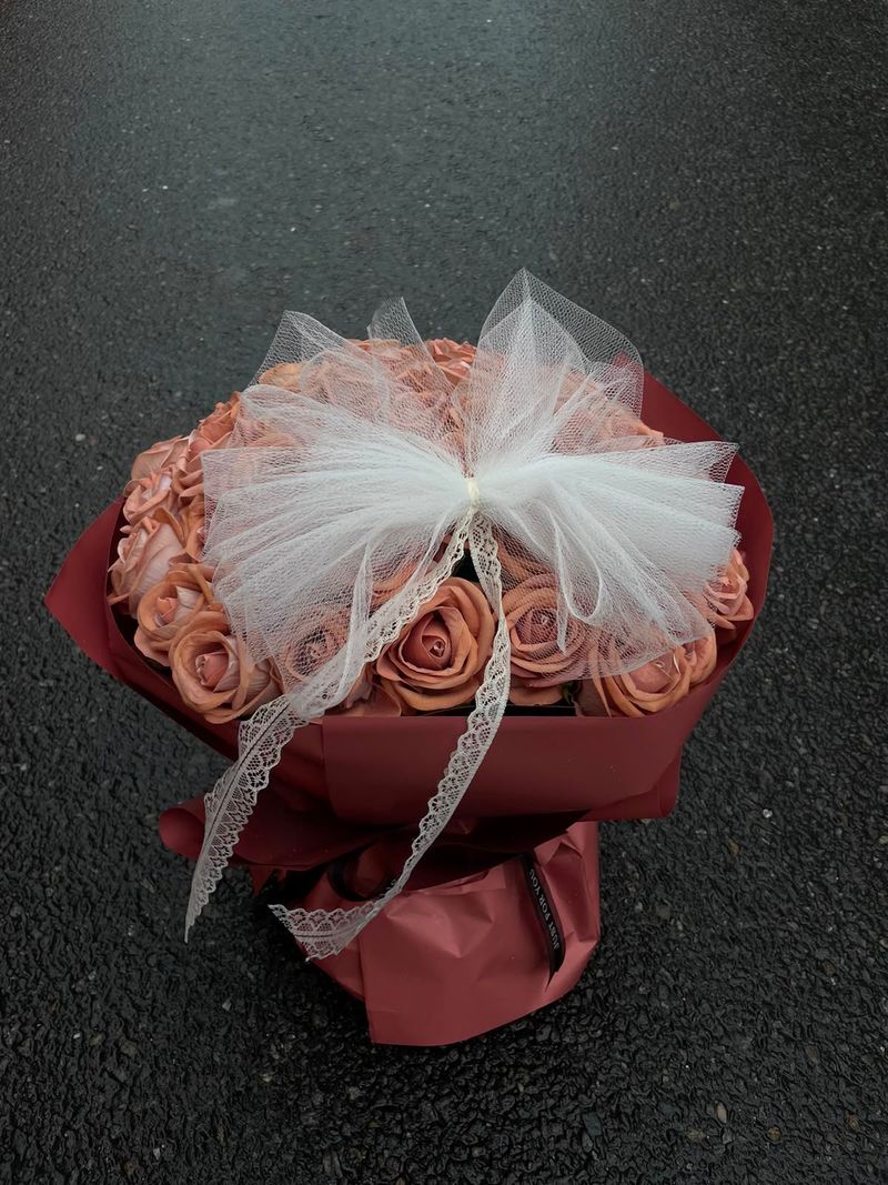 50 Artificial Brown Roses Bouquet