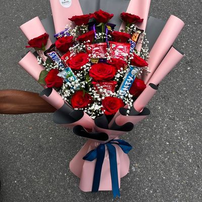 15 Red Roses Bouquet with Chocolates