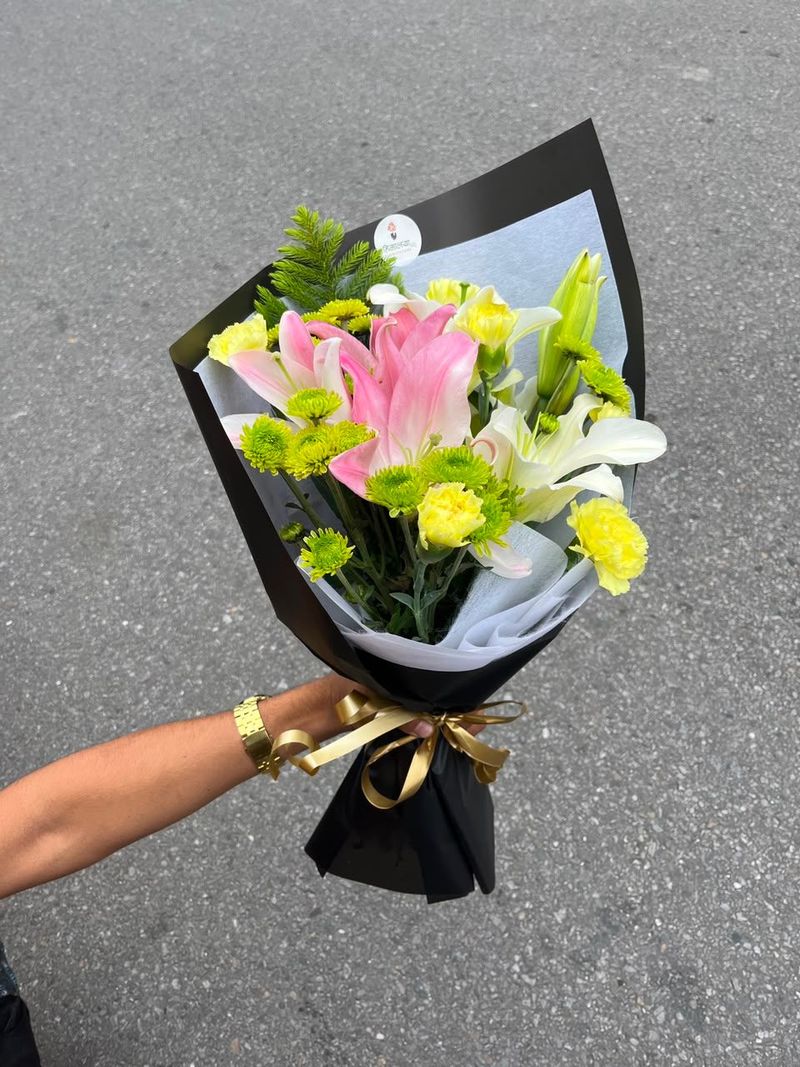 7-Stem Mixed Flower Bouquet