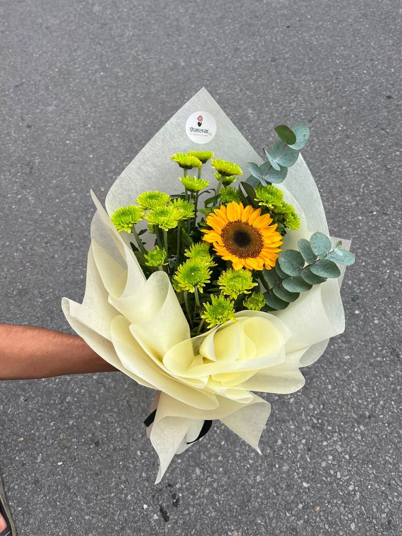 Green Daisy & Sunflower Bouquet