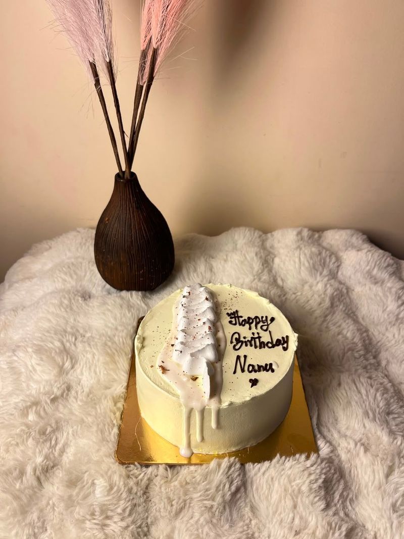 1 Pound Vanilla Cake