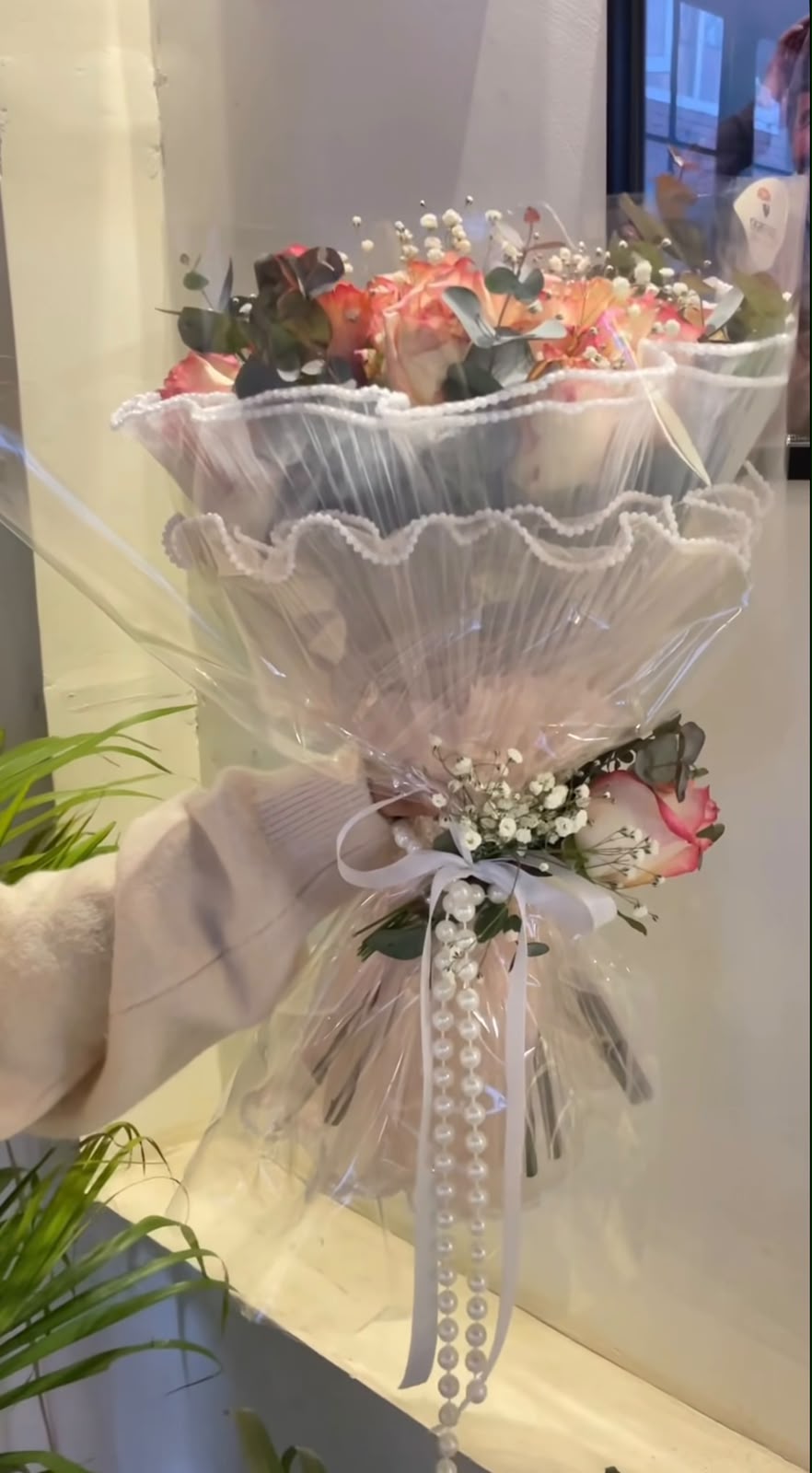 Flower shades, size, and bloom stage may vary slightly depending on seasonal availability. The bouquet can also be customized according to your preference and budget.