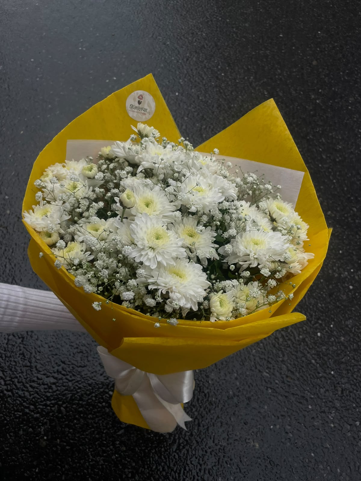 10 Daisy Joy Flower size, shade, and bloom stage may vary slightly depending on seasonal availability.