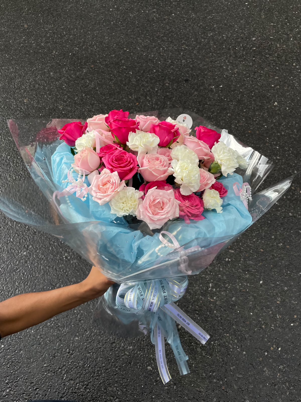 . The bouquet may have minor differences from the displayed image while maintaining the same overall flower quantity and style. Customization is available on request.
