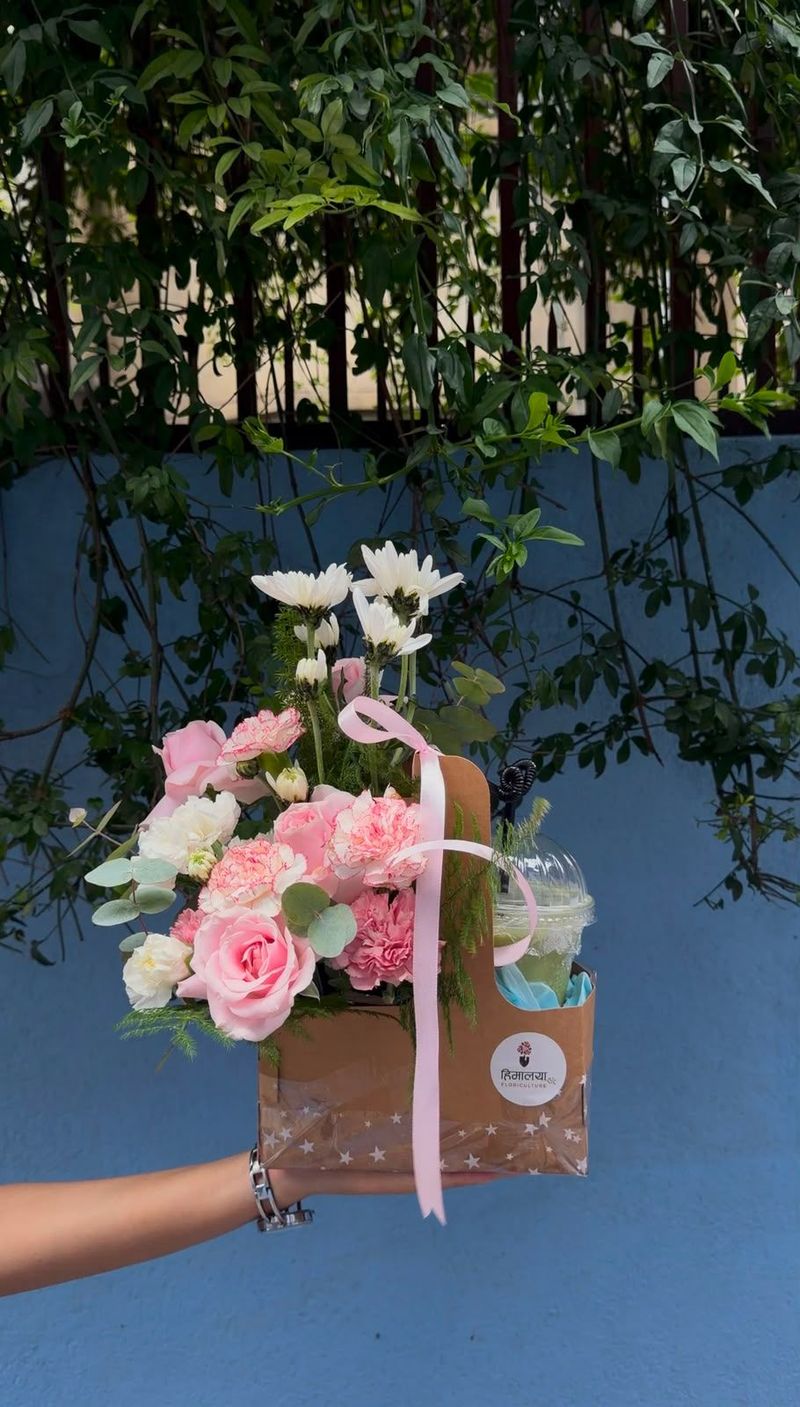 Matcha & Blooms – 15-Stem Flower Bouquet