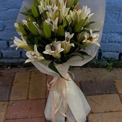 Blooming Lily Bouquet