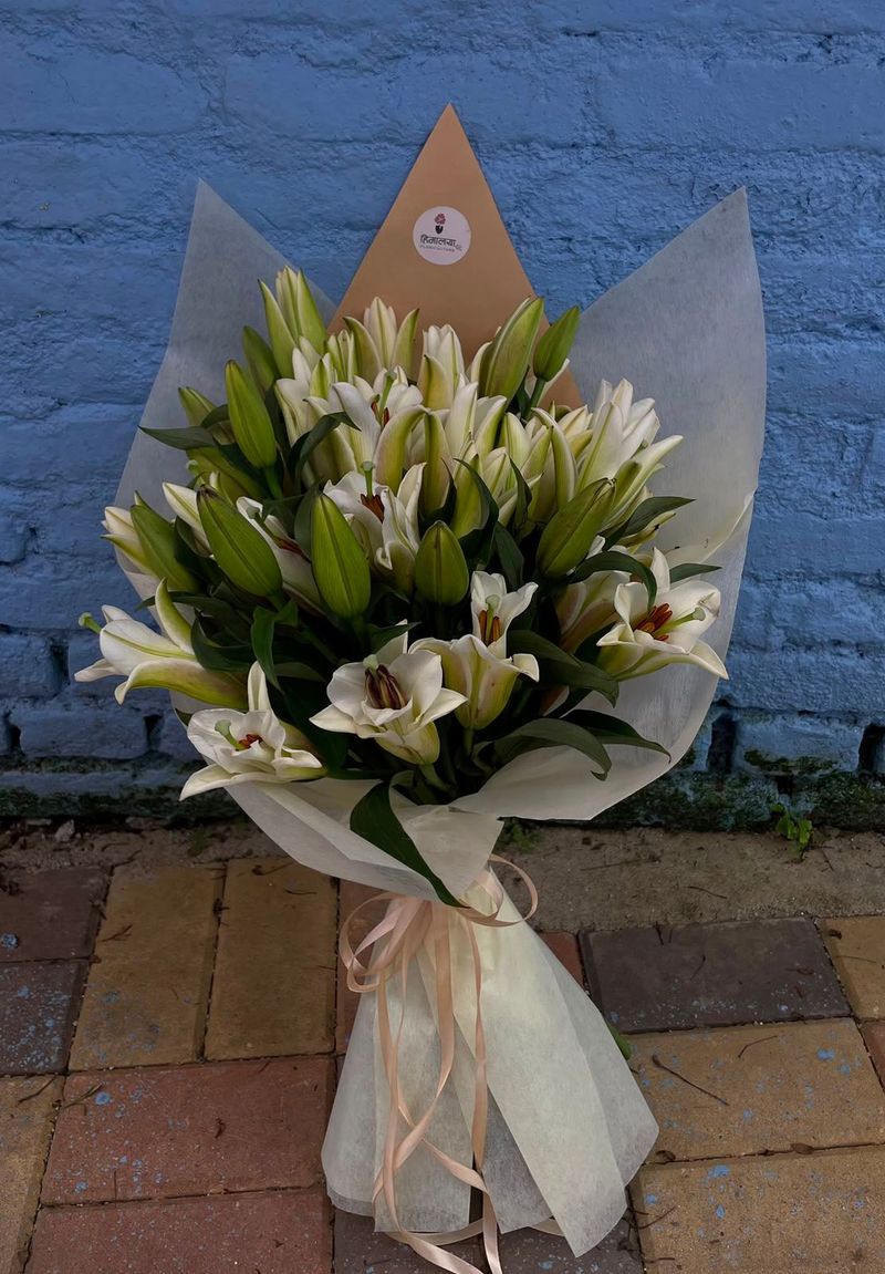 Blooming Lily Bouquet