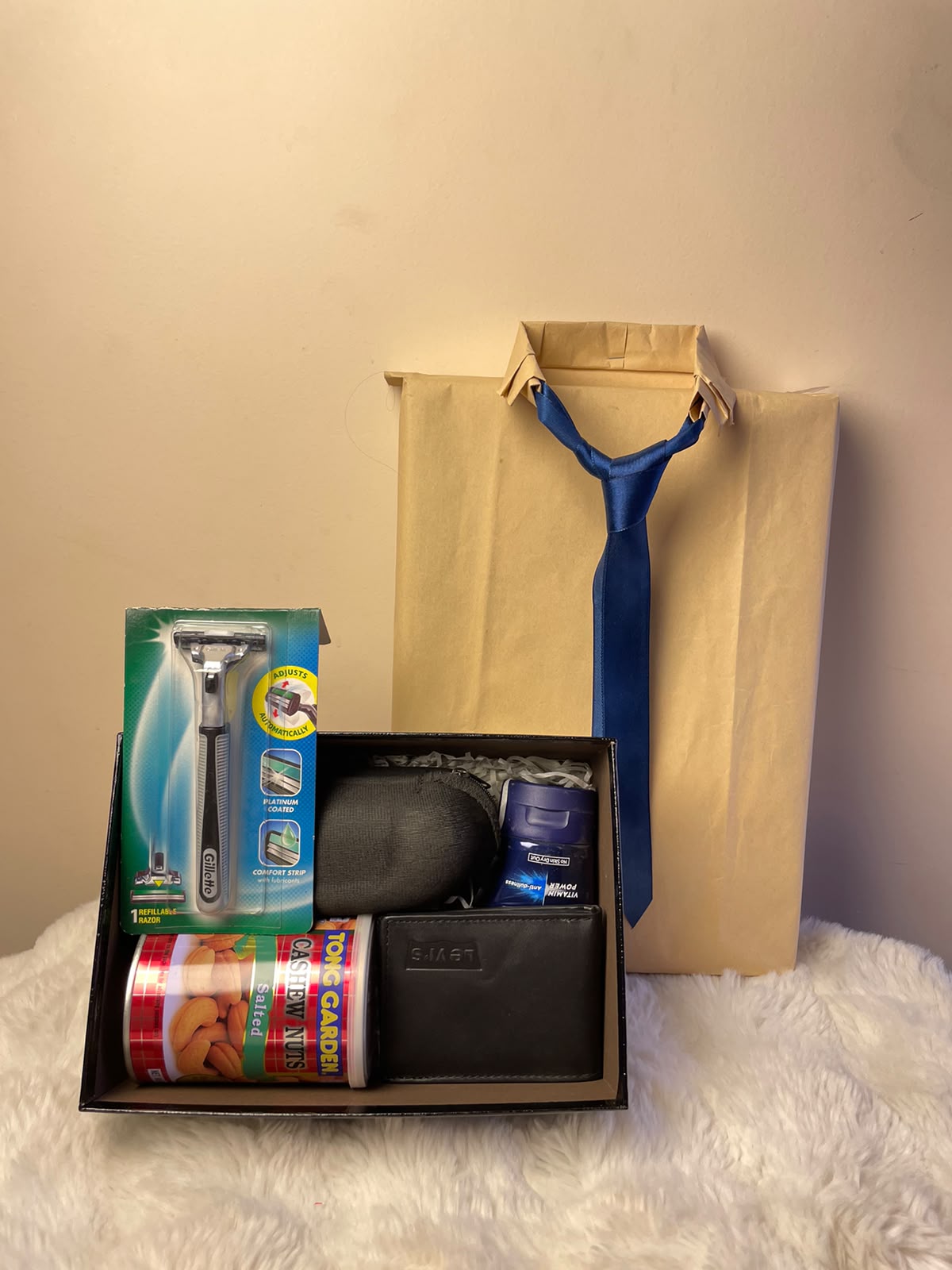 This gift is perfect for celebrating dads who appreciate practical, stylish, and thoughtfully selected gifts. From everyday grooming essentials to useful accessories and a delicious snack, every item adds value to the hamper. The shirt-and-tie-inspired packaging gives it a special Father’s Day touch, making the unwrapping experience just as memorable as the gift itself.