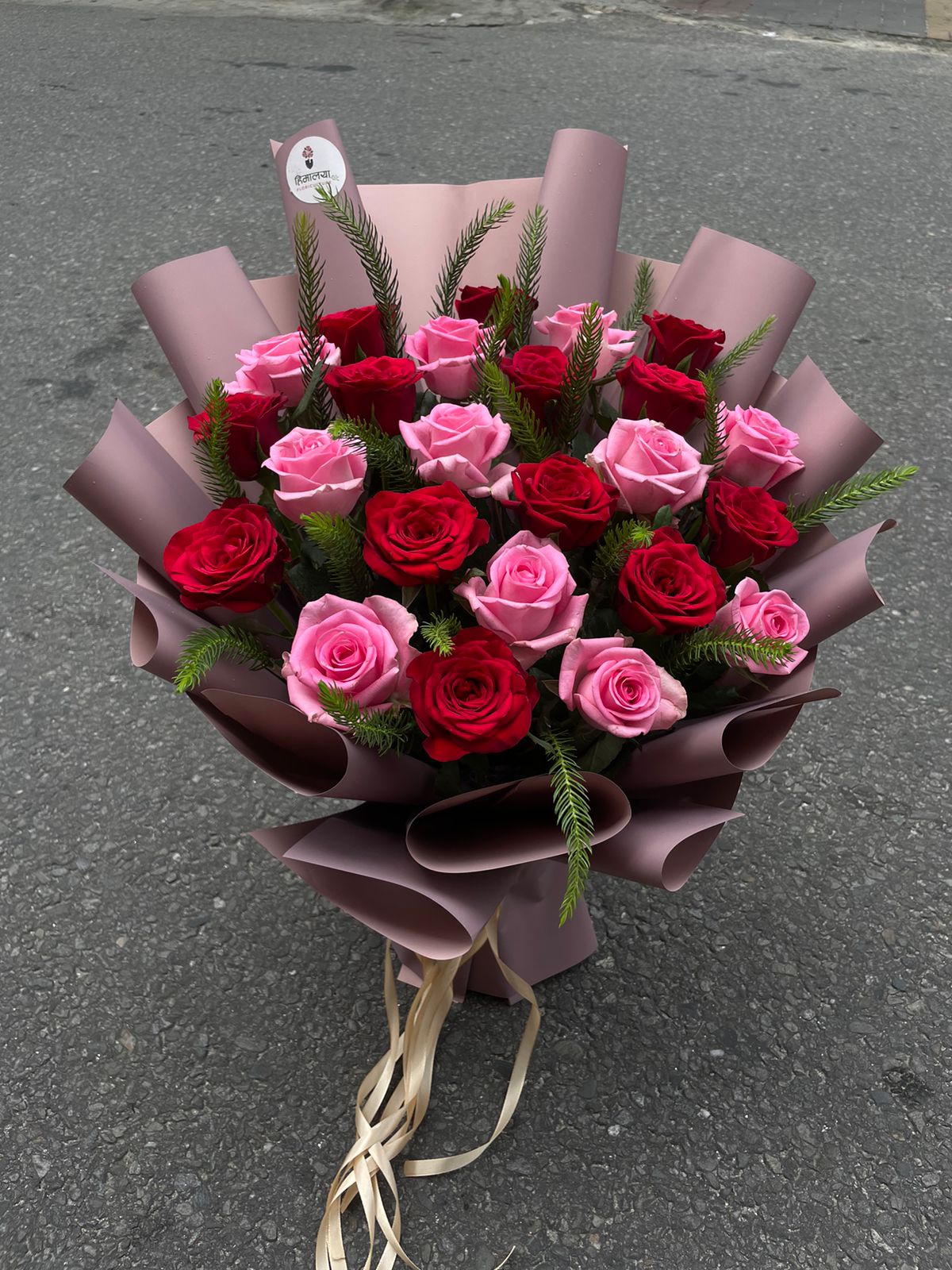 Flower color, size, and availability may vary depending on the season and market availability