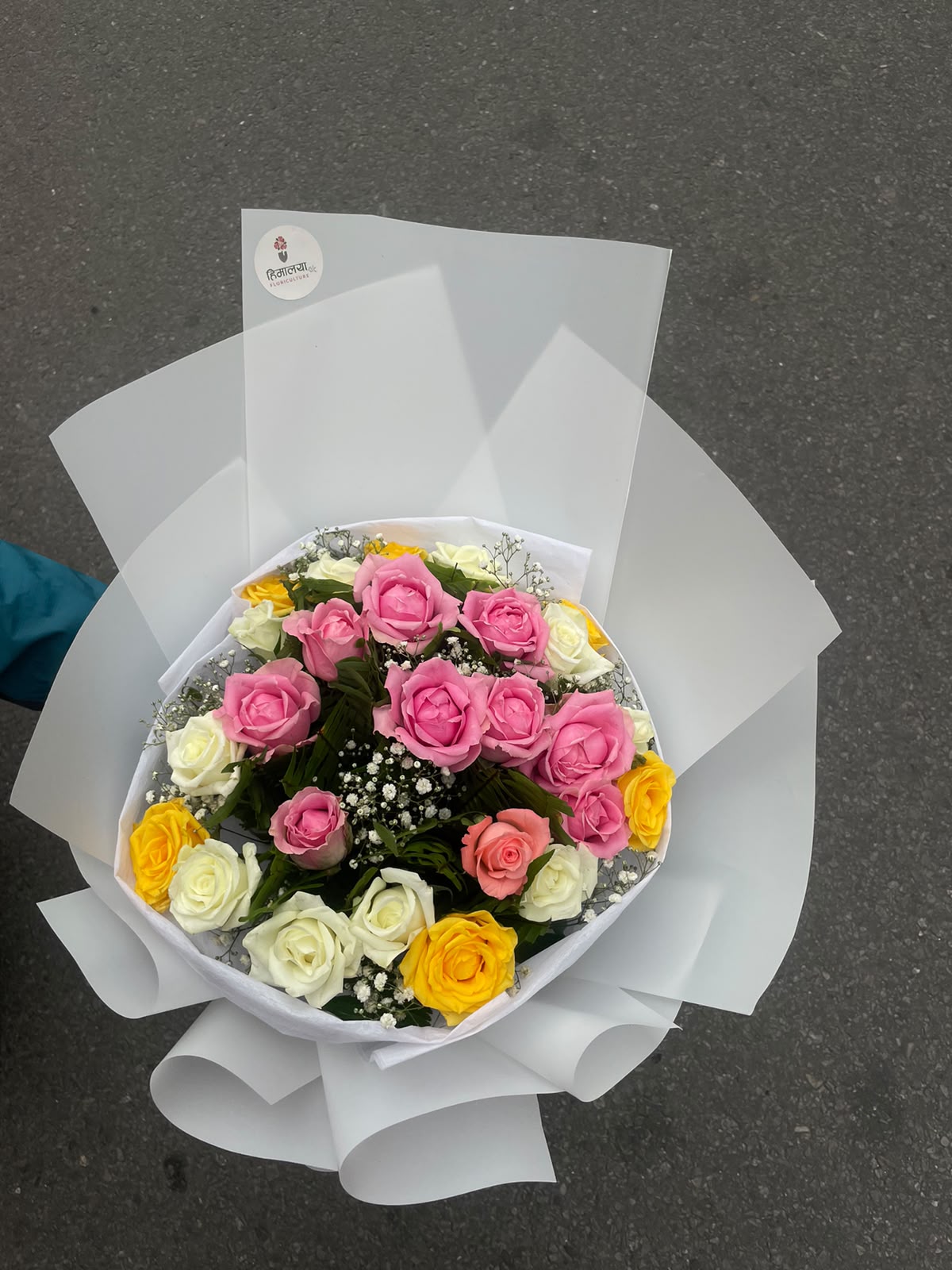 As these are fresh flowers, slight variations in color, size, shape, and bloom stage may occur. Flower availability and condition may vary depending on season and sourcing, and the bouquet may differ slightly from the product image while maintaining the overall color combination and flower count.