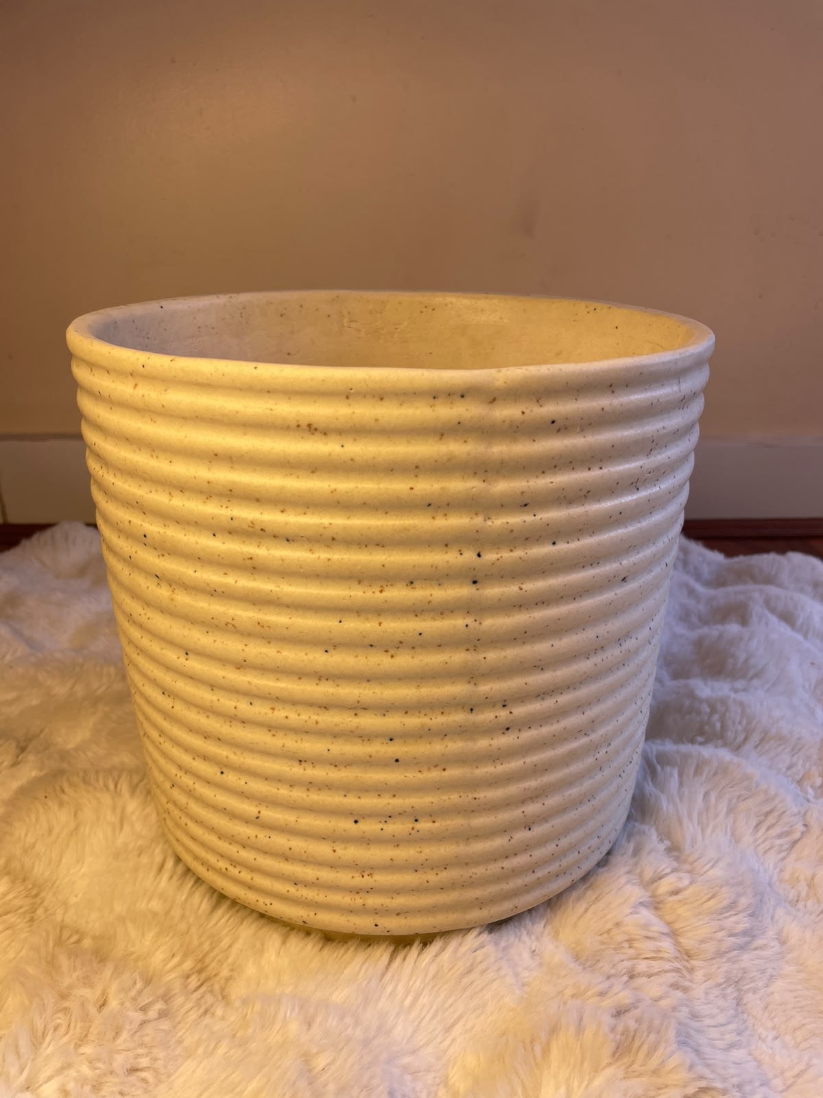  Product color may vary slightly due to lighting conditions and screen settings. Minor variations in speckling, texture, and finish may occur.